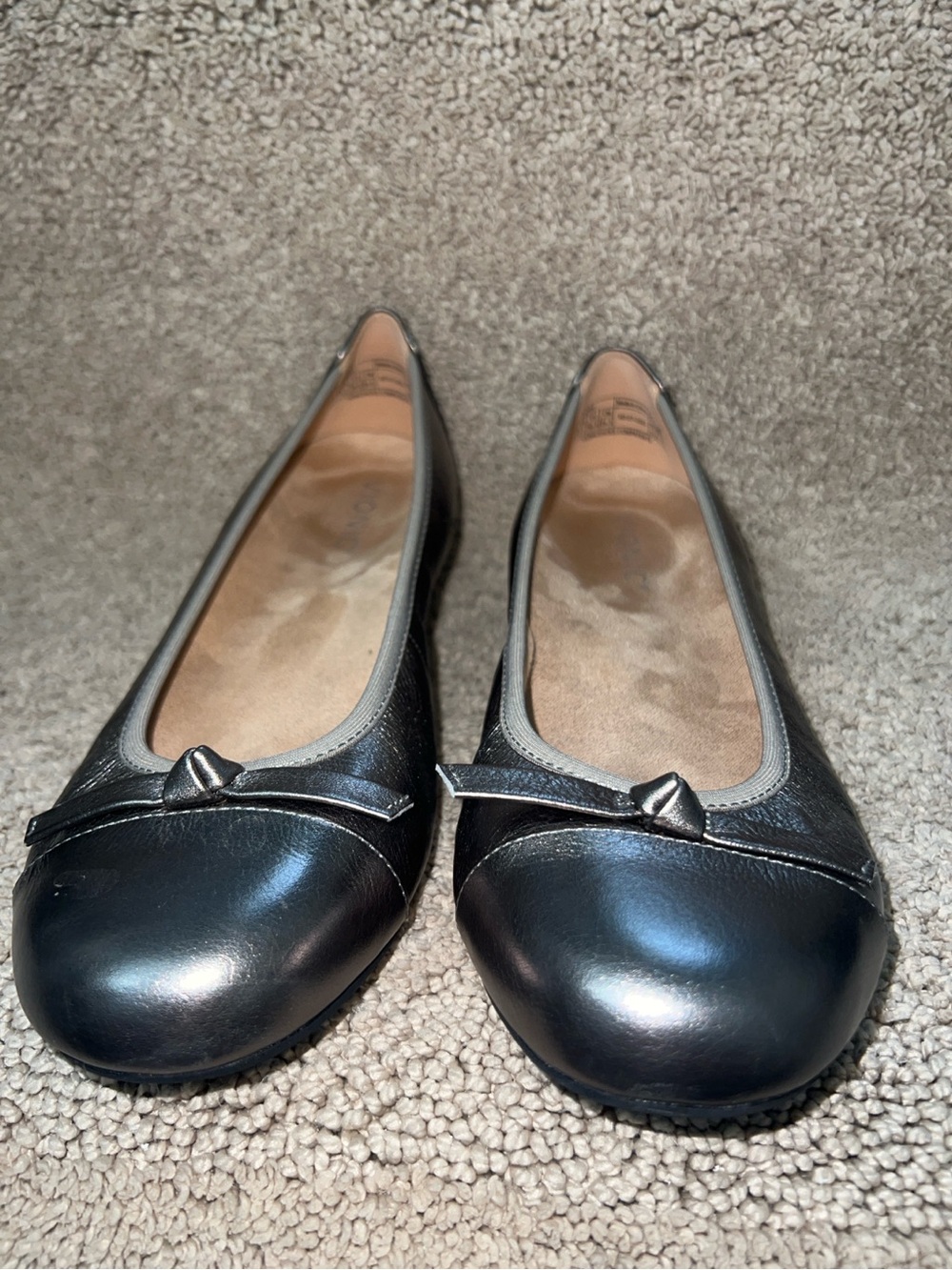Vionic metallic ballet flats-Women's size 8- excellent condition-arch support